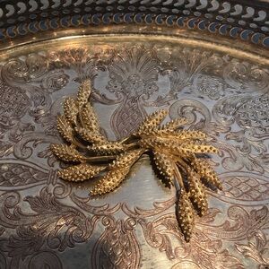 Sarah Coventry Vintage 1963 Signed Wind Flower Goldtone Wheat Cluster Pin Brooch